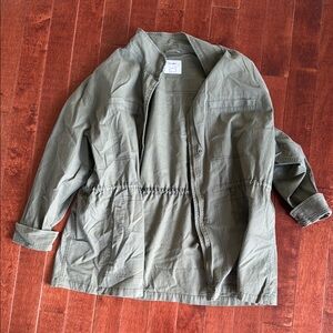 Green Military Field Jacket with Relaxed Fit and Adjustable Waist